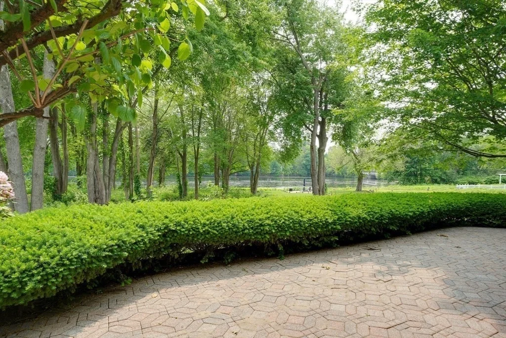 Photo of 244 Salem End Road