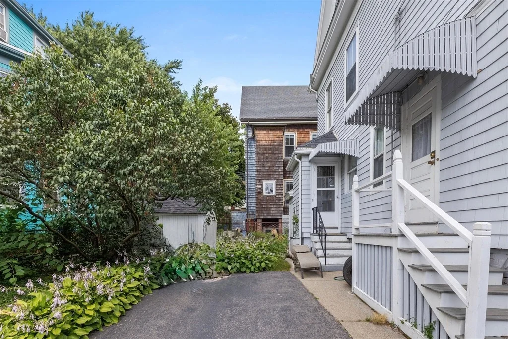 Photo of 16 Central St