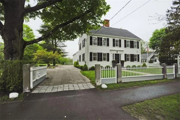 Photo of 699 Main St