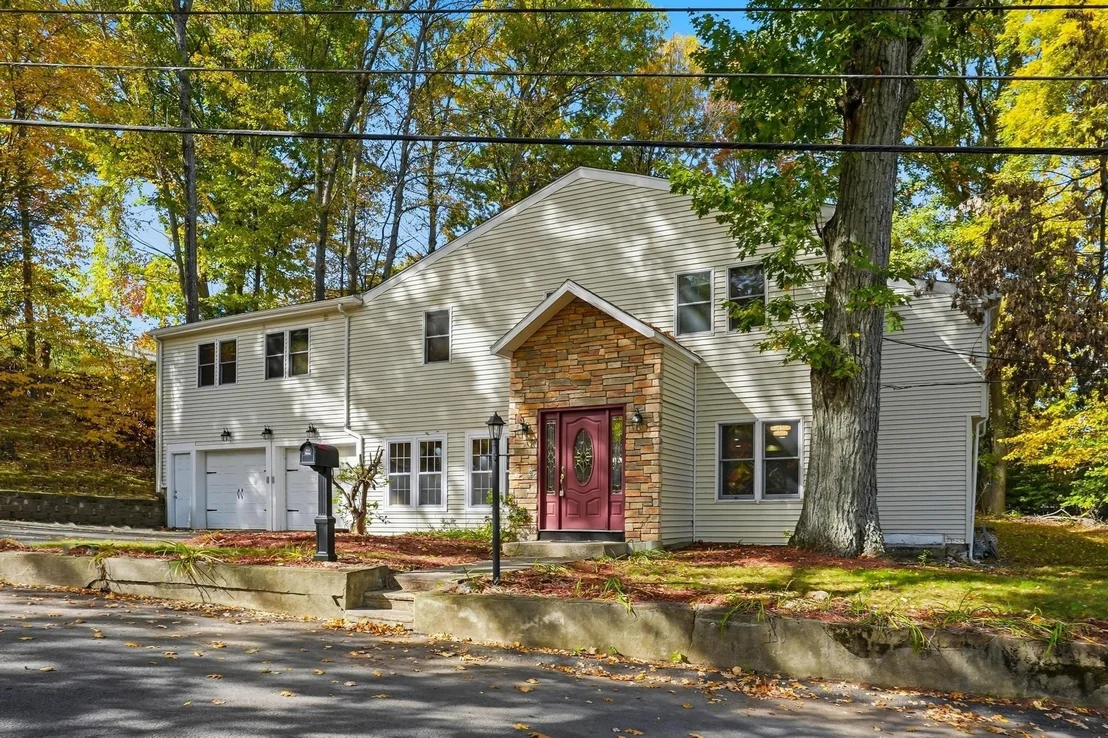 Photo of 17 Pathwood Ave