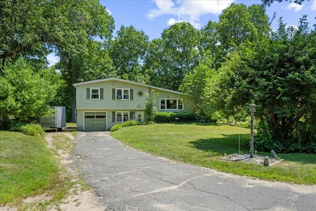 Photo of 237 Boston Rd