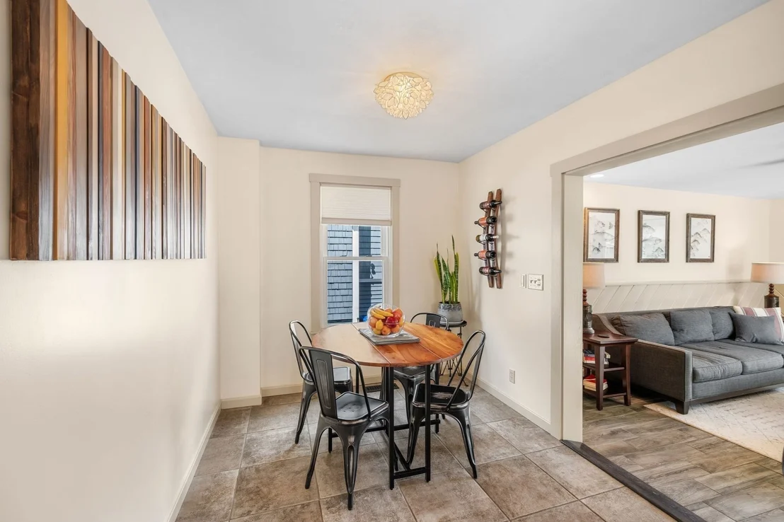 Photo of 32 Crescent Ave