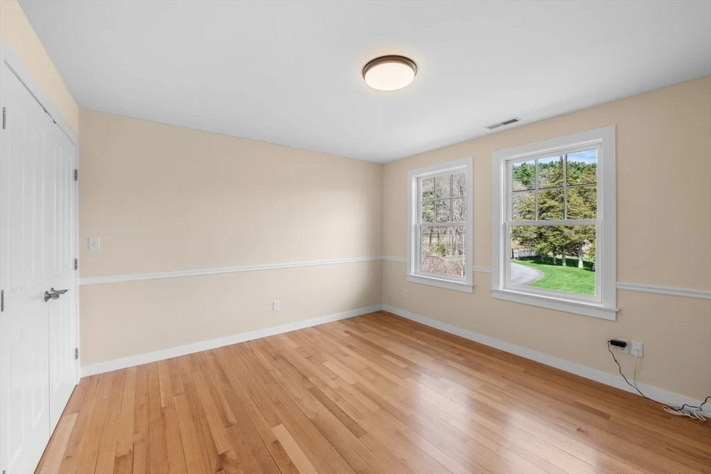 Photo of 102 River Rd
