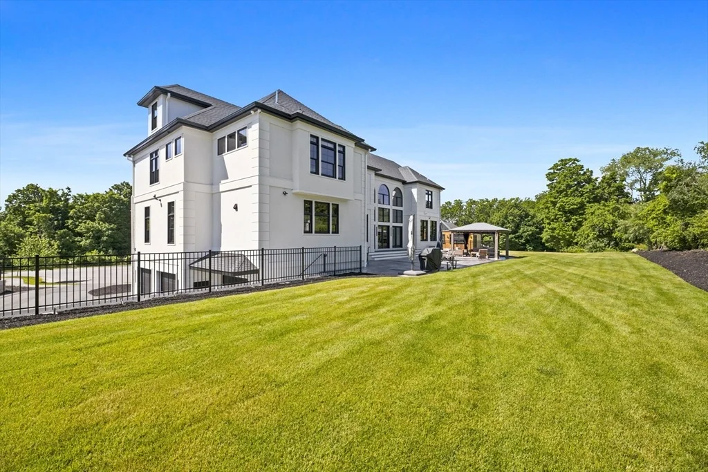 Photo of 19 Bridle Spur Ln