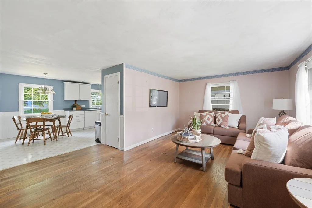 Photo of 89 Meadowbrook Rd
