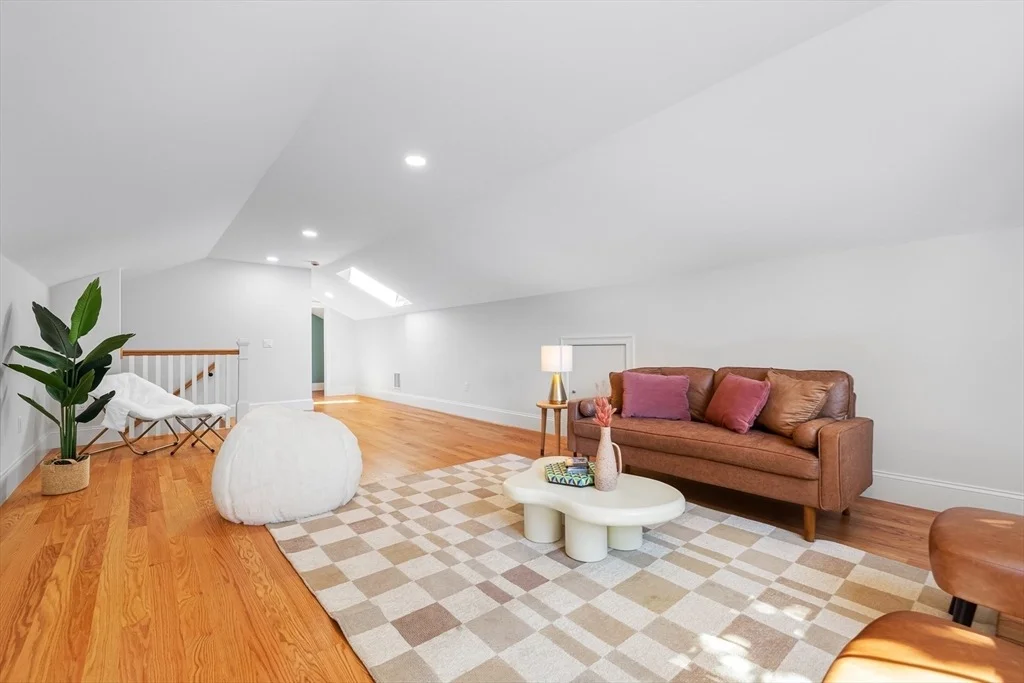 Photo of 93 Hathaway Circle