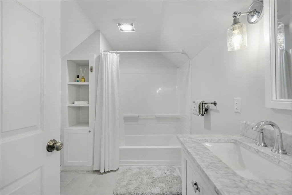 Photo of 139 Fuller Rd