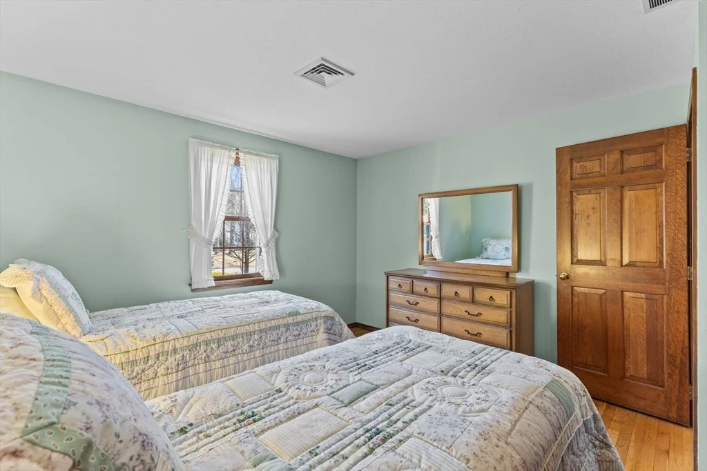 Photo of 363 Prince Hinckley Rd