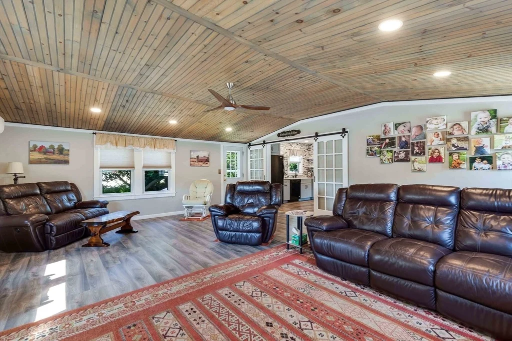 Photo of 48 Long Pond Dr