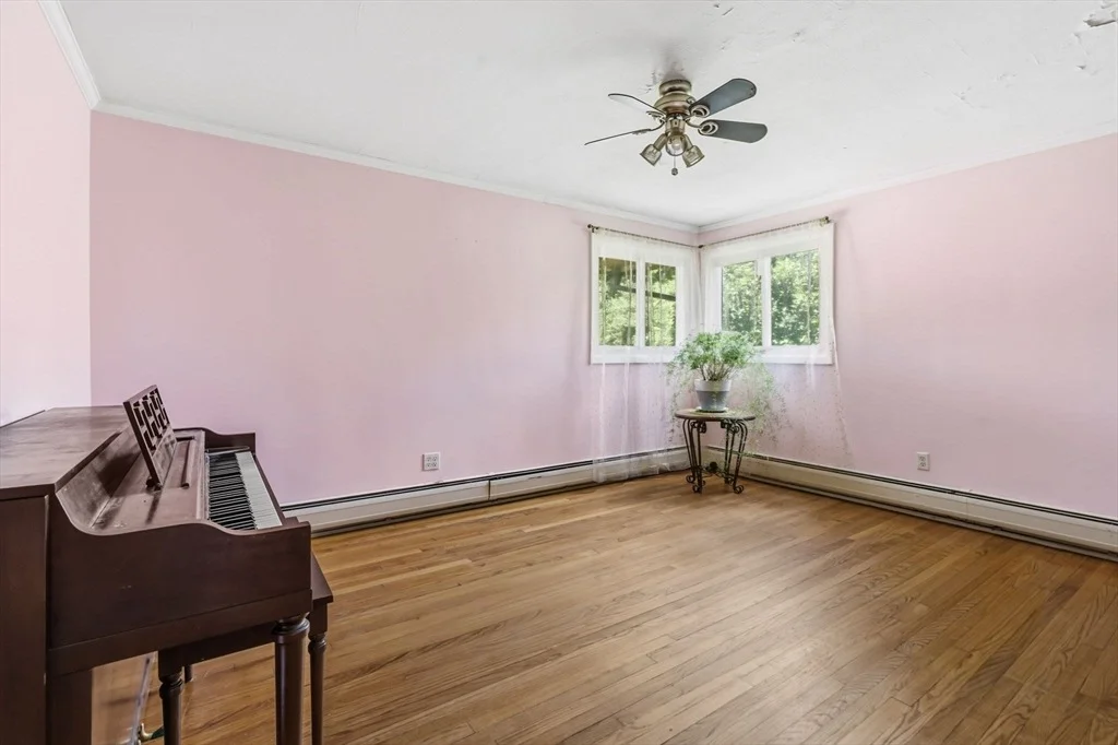 Photo of 6 Valley Ln