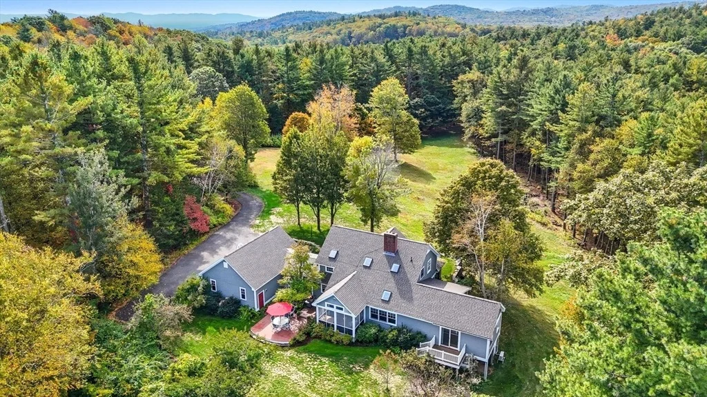 Photo of 901 Roaring Brook Road