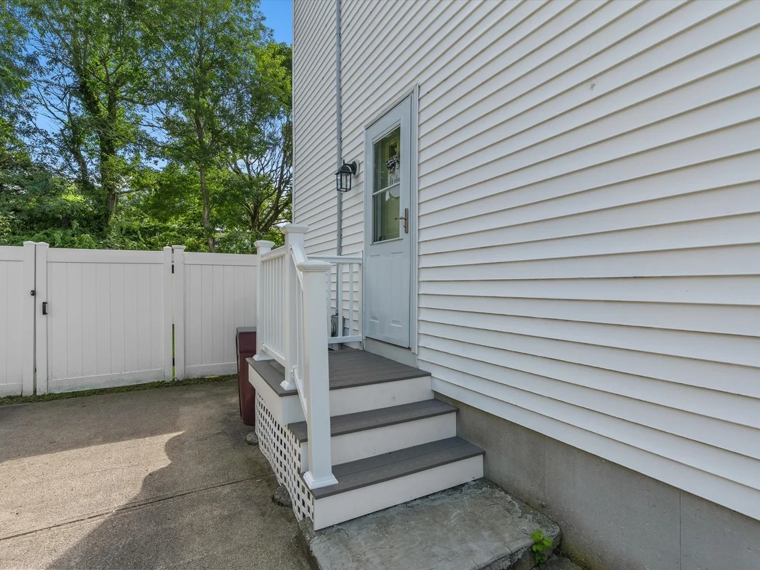 Photo of 6 Buttonwood Ln