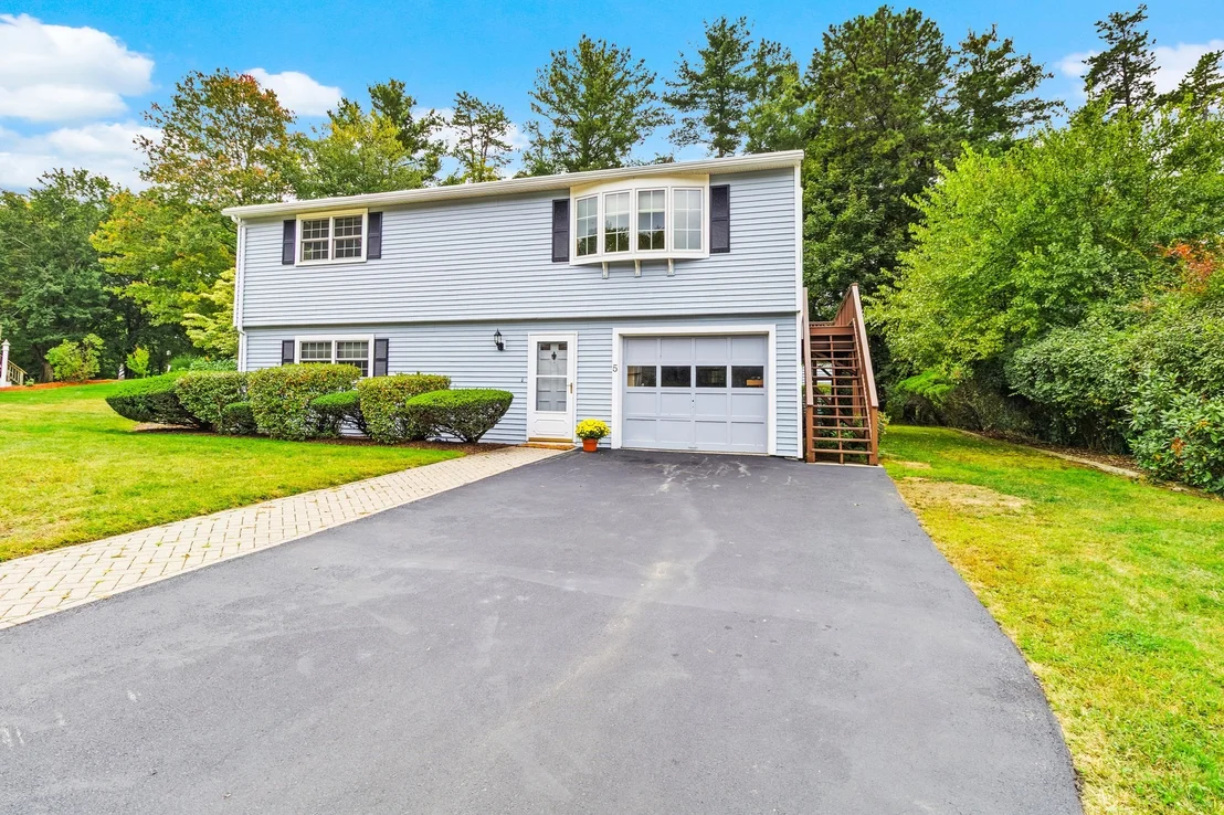 Photo of 5 Memorial Dr