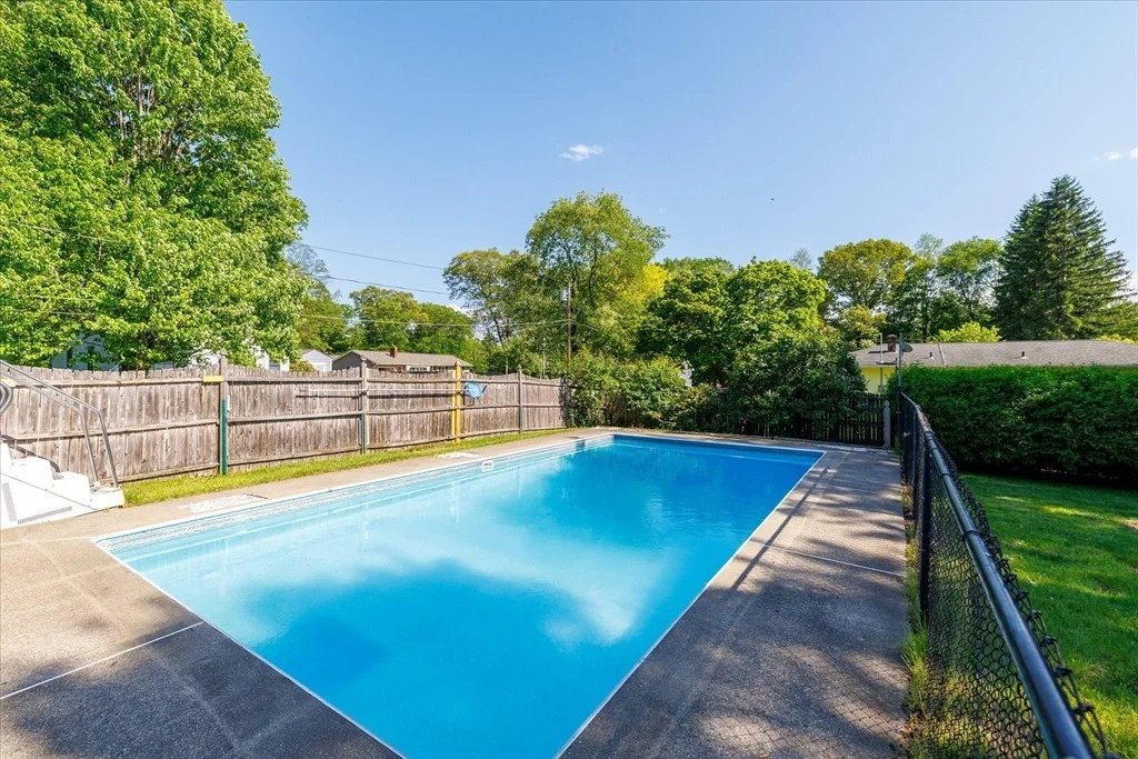 Photo of 8 Horseshoe Dr