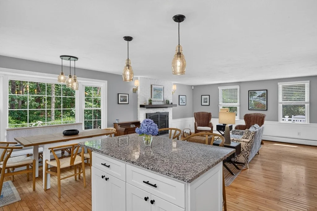 Photo of 25 Marthas Ln