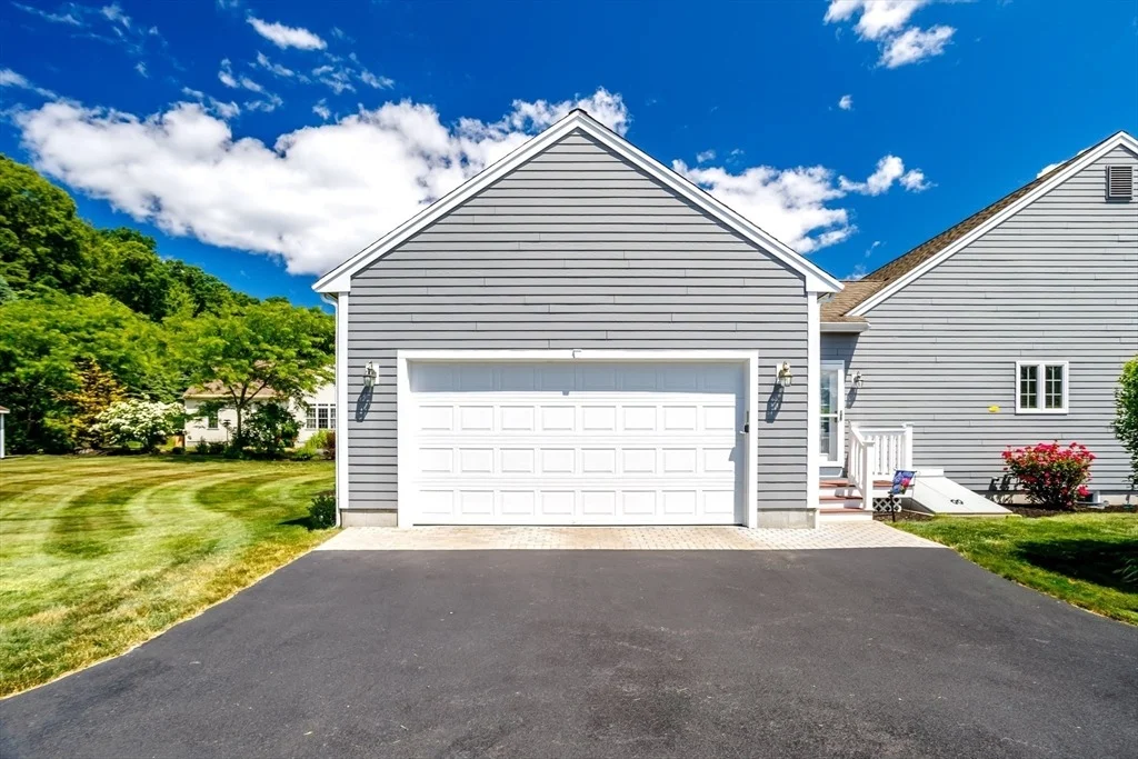 Photo of 150 Nicholas Dr