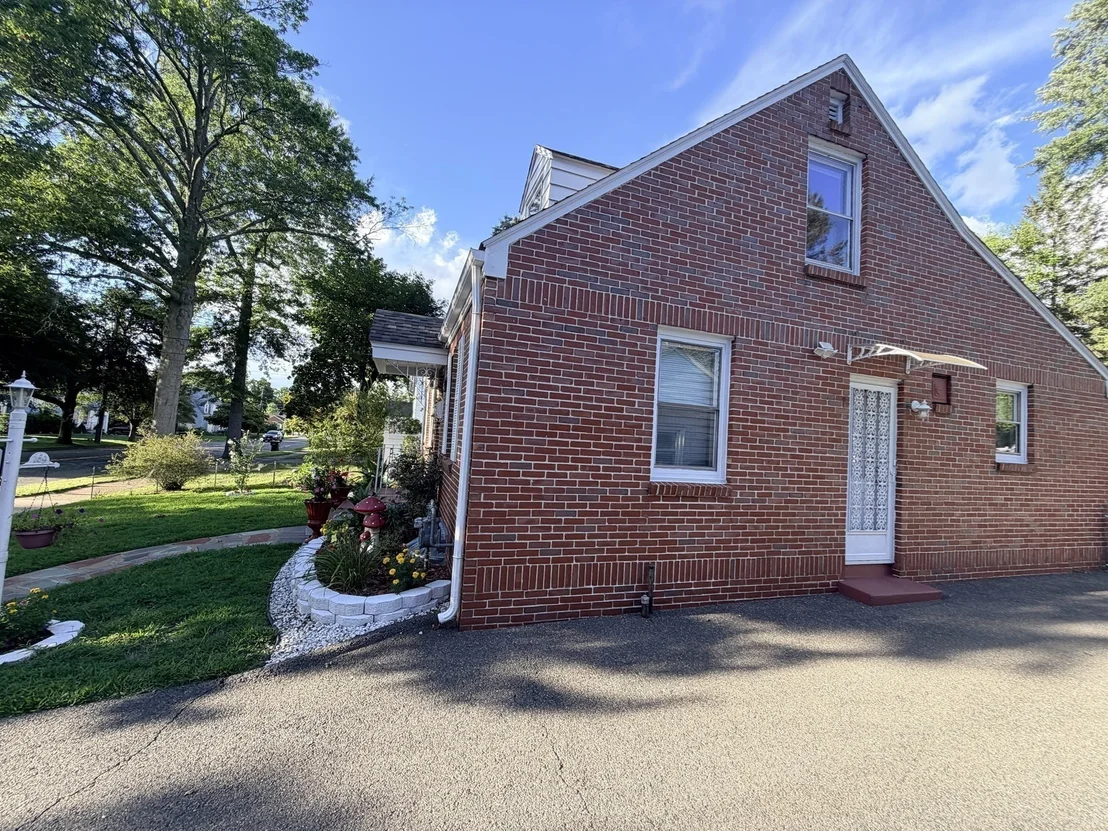 Photo of 169 Roosevelt Ave