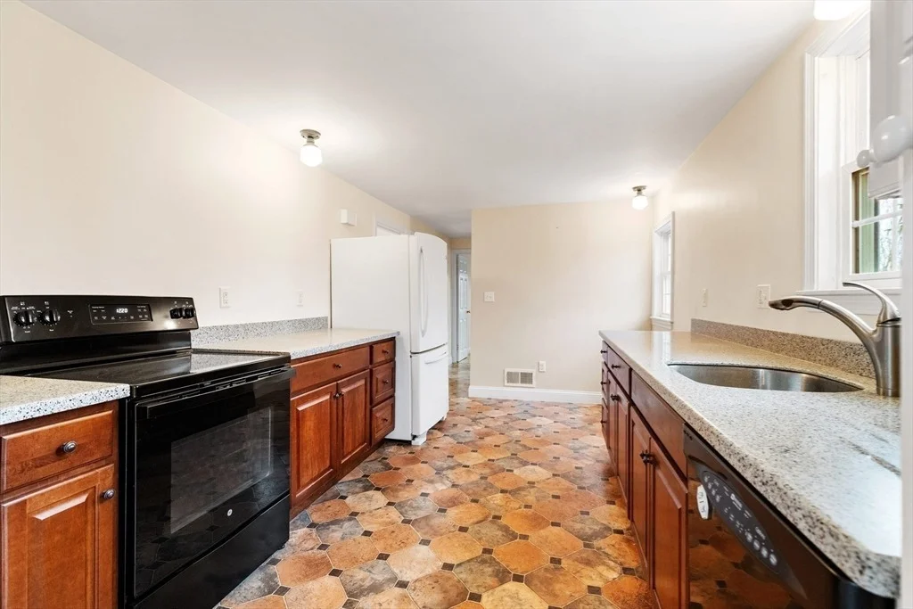 Photo of 30 Amherst Rd