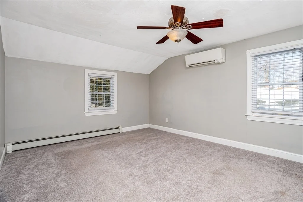 Photo of 23 Tiverton Parkway