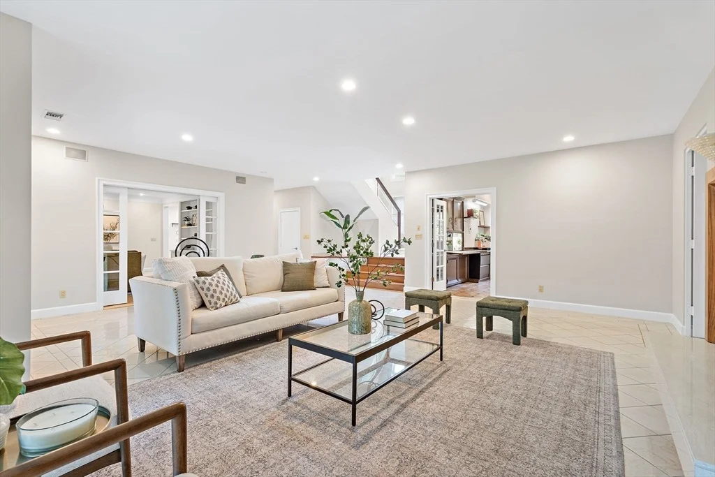 Photo of 1 Knollwood Dr