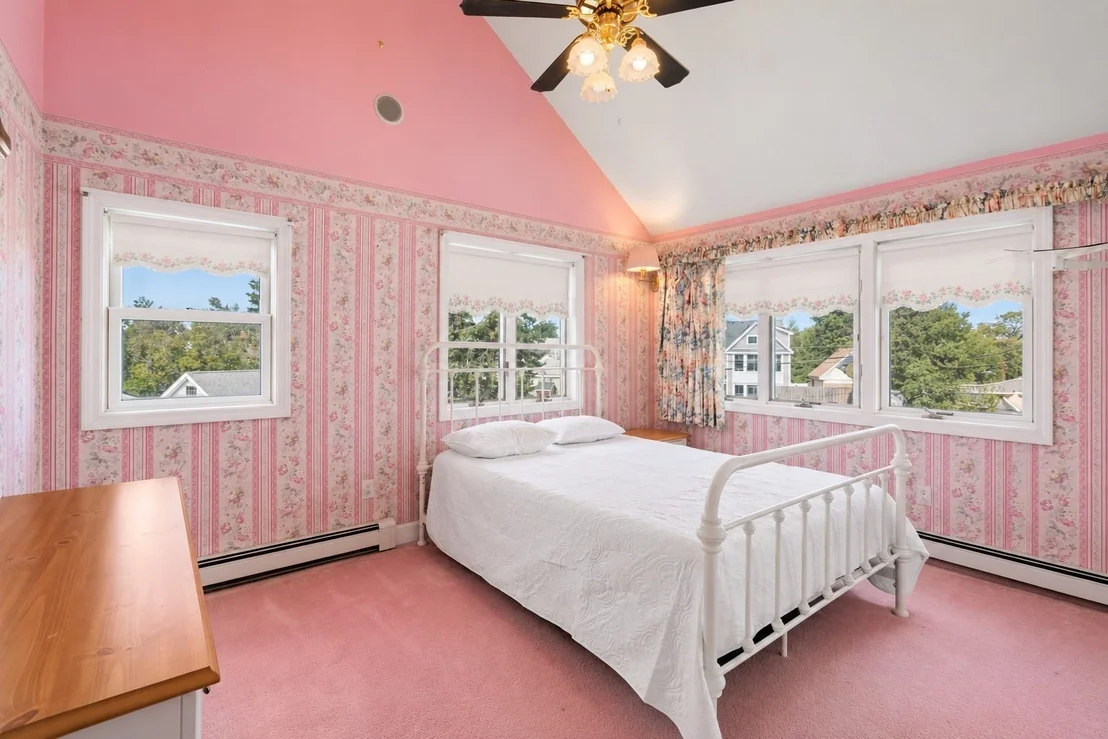 Photo of 125 Edgewater Drive