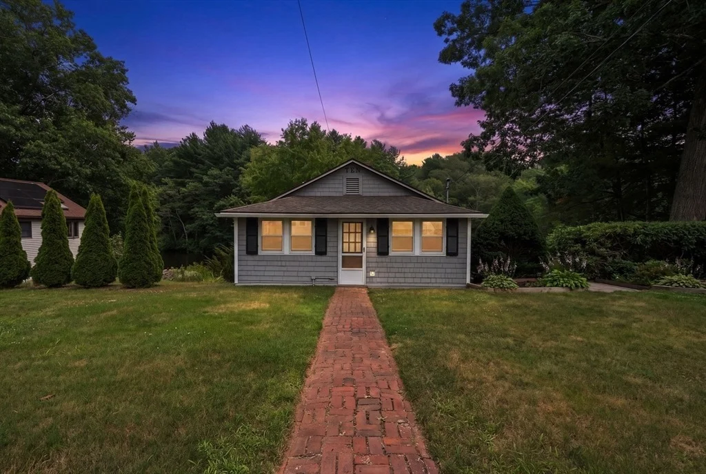 Photo of 10 Riverside Dr