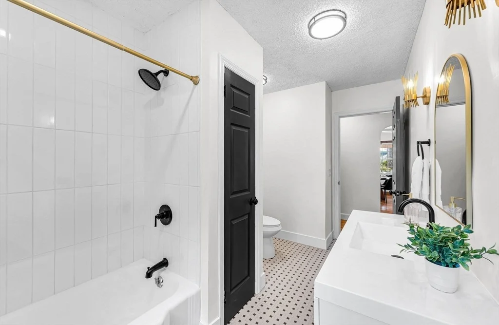 Photo of 115 Saint James Ave