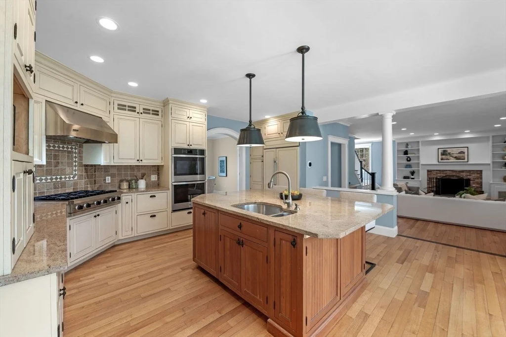Photo of 102 River Rd