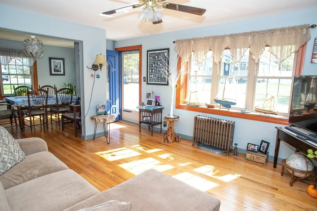 Photo of 20 Cottage Ln