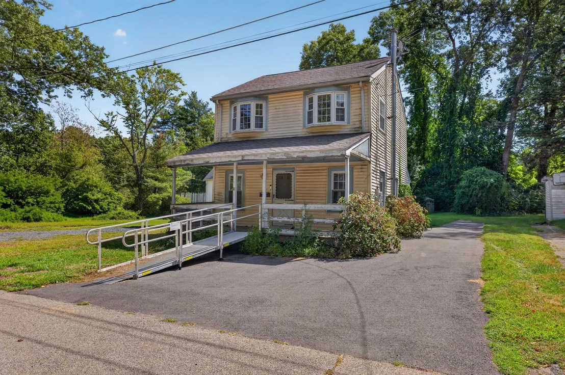Photo of 17 W Cedar Rd