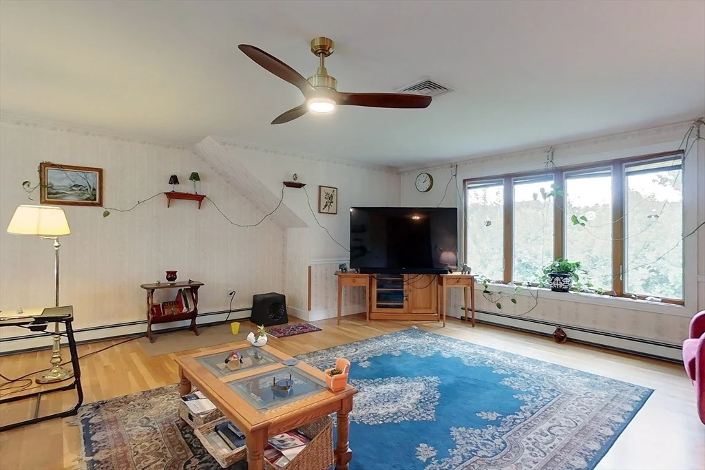 Photo of 220 River Rd