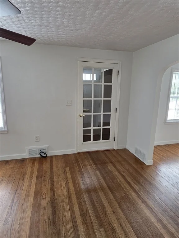 Photo of 19 Calumet Ave