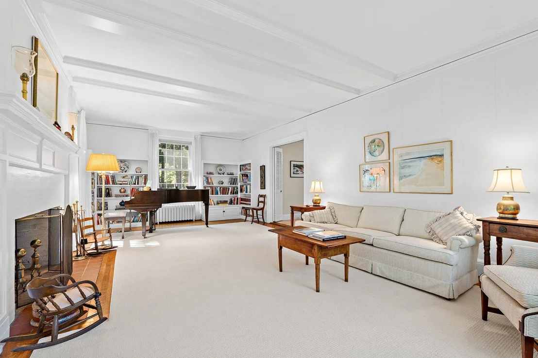 Photo of 8 Oakmount Circle