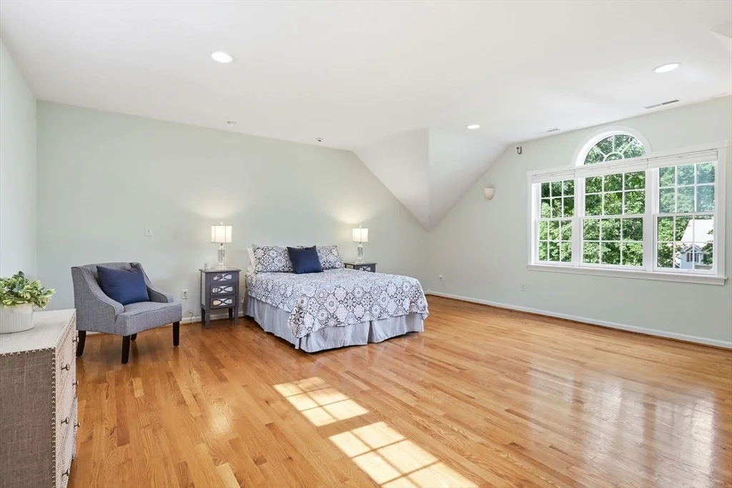 Photo of 20 Raymond Cir