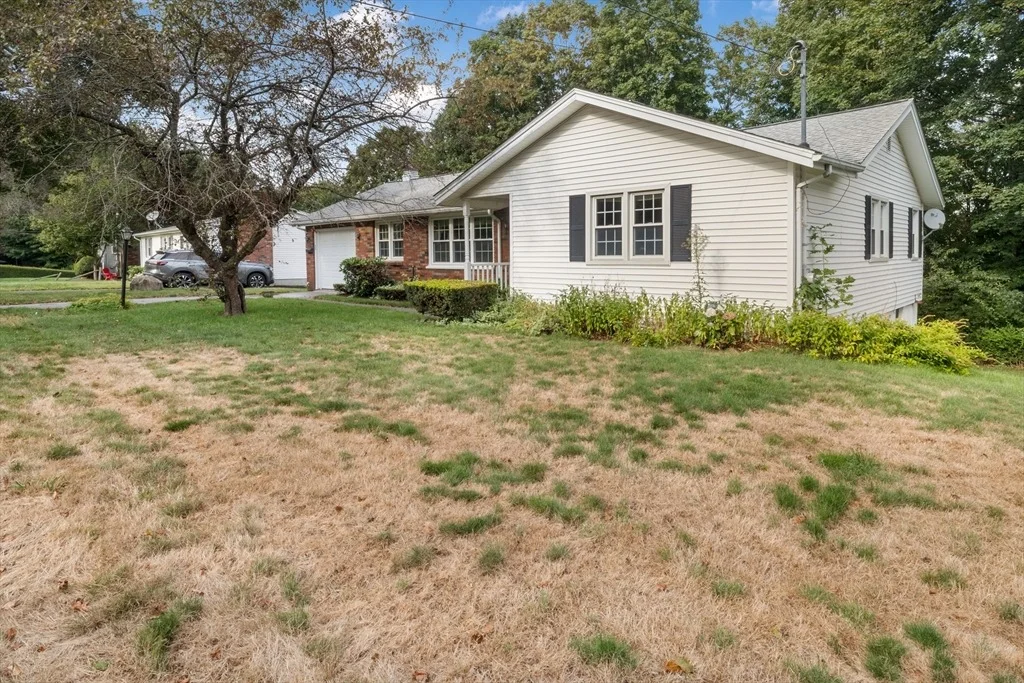 Photo of 32 Scenic Dr