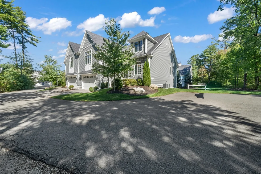 Photo of Unit 10 at 10 Robert Dr