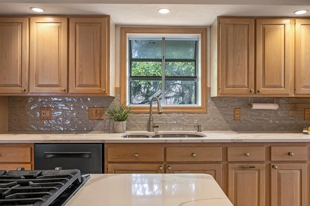 Photo of 170 Beacon St