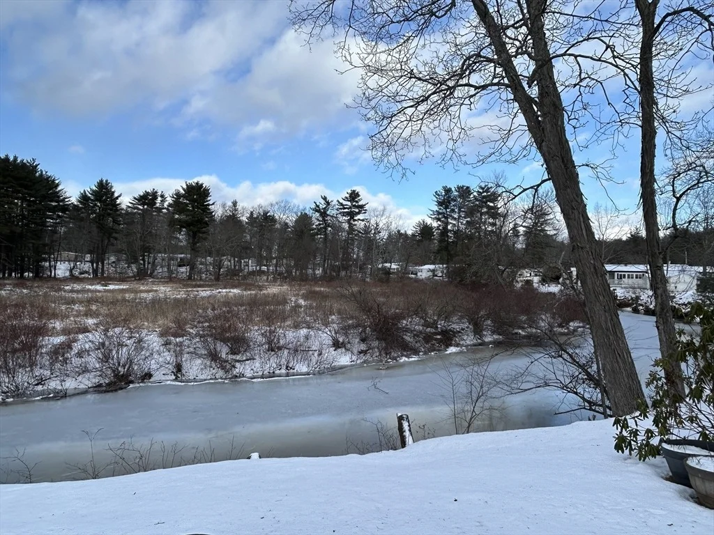 Photo of 911 Camelot Dr