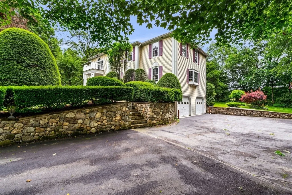 Photo of 32 Monteiro Way