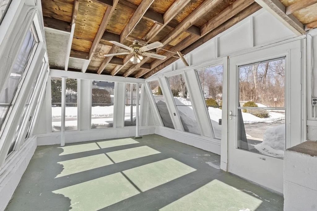 Photo of 6 Meadowbrook Dr