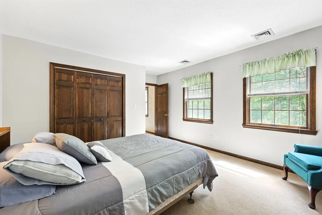 Photo of 2 Cedar Oak Dr