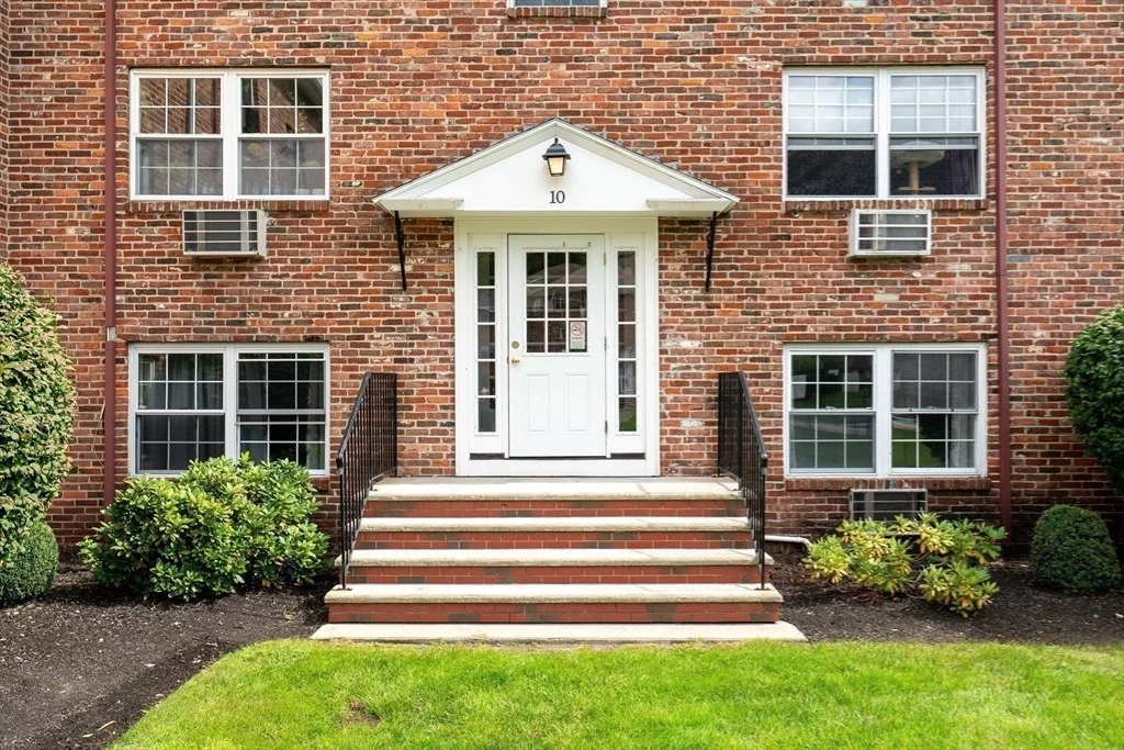 Photo of Unit 2 at 10 Colonial Village Dr