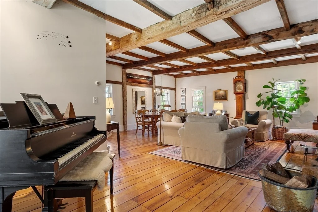 Photo of 827 Hill Rd