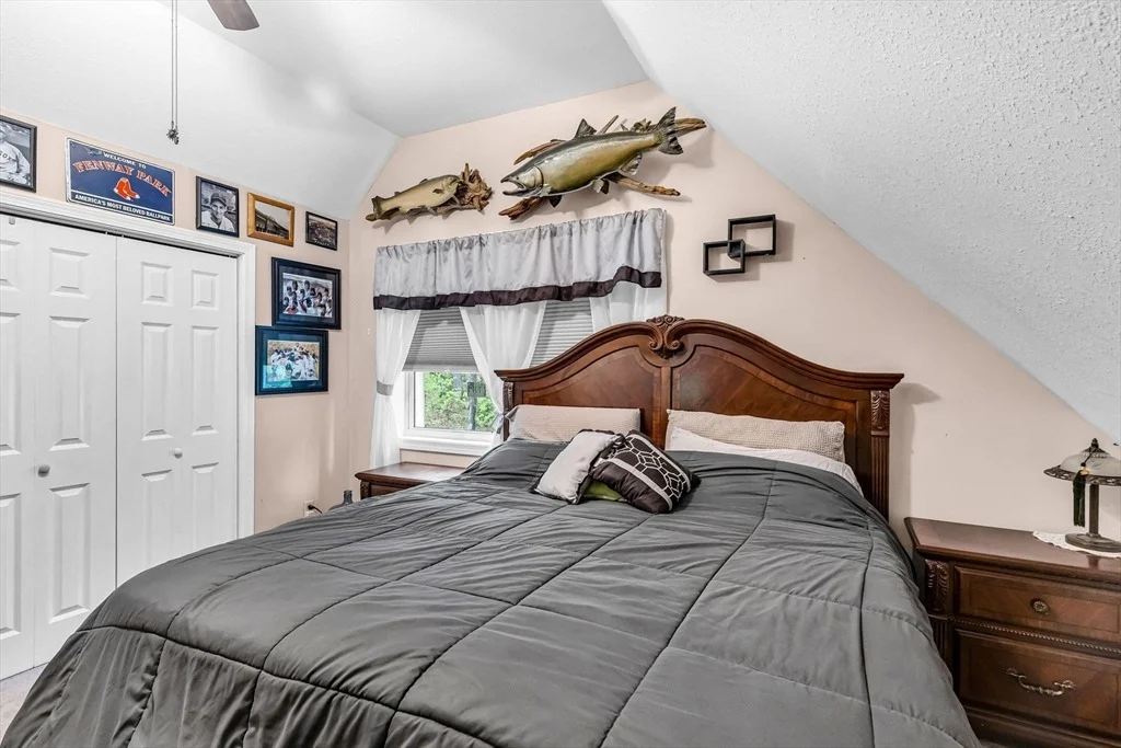 Photo of 302 Middlefield Rd
