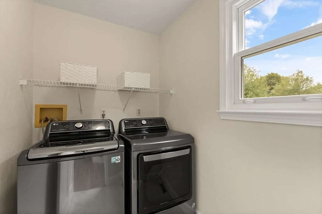 Photo of 323 Robert Rd