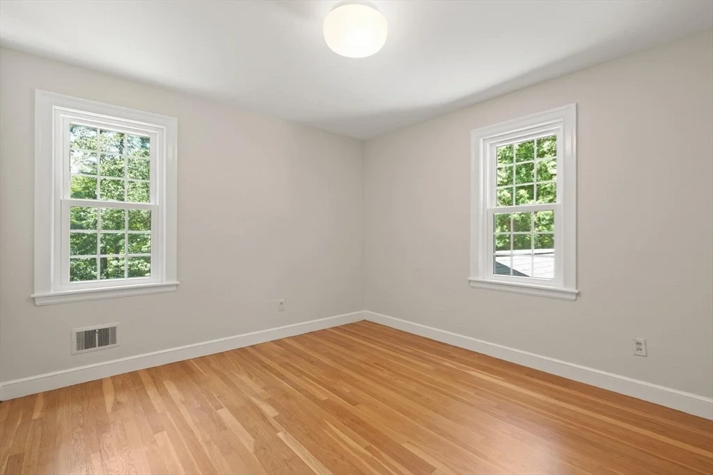 Photo of 33 Mossman Rd