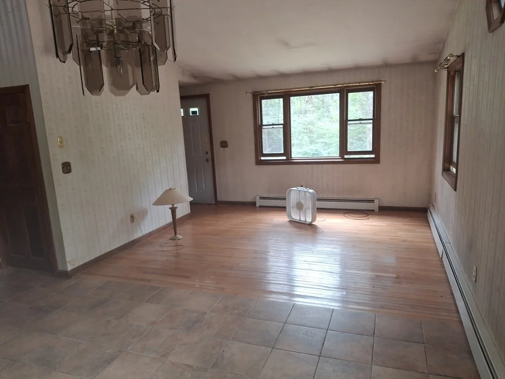 Photo of 8 Laurel Dr