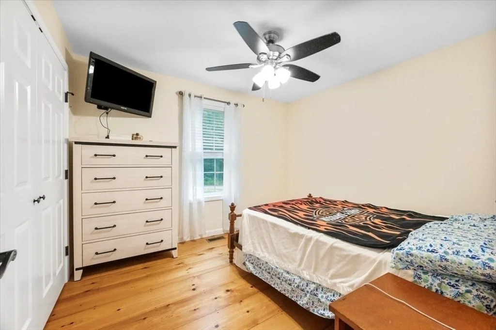 Photo of 1085 Southbridge Rd