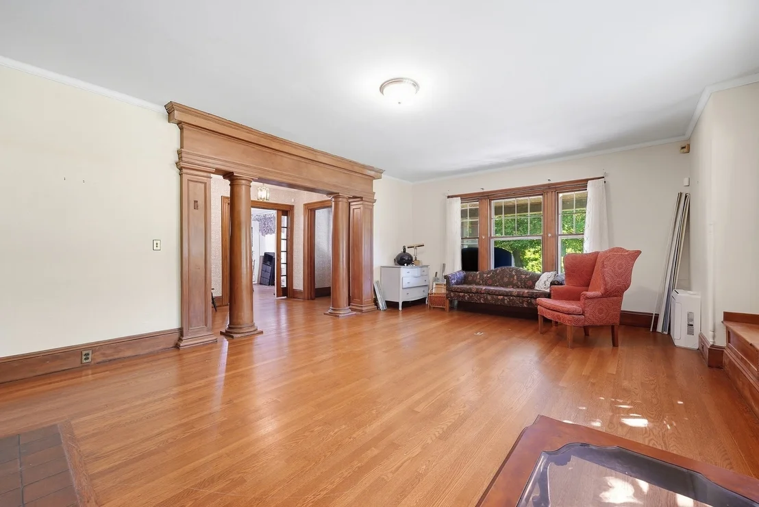 Photo of 98 Bellevue Ave