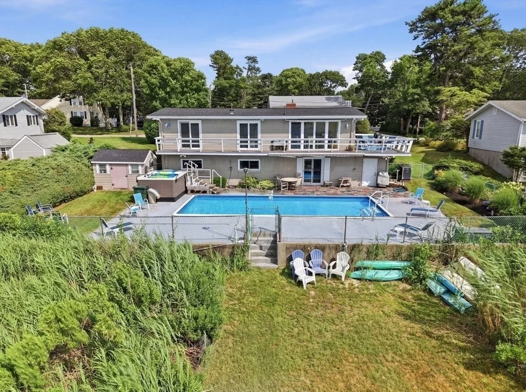 Photo of 79 Edgewater Dr